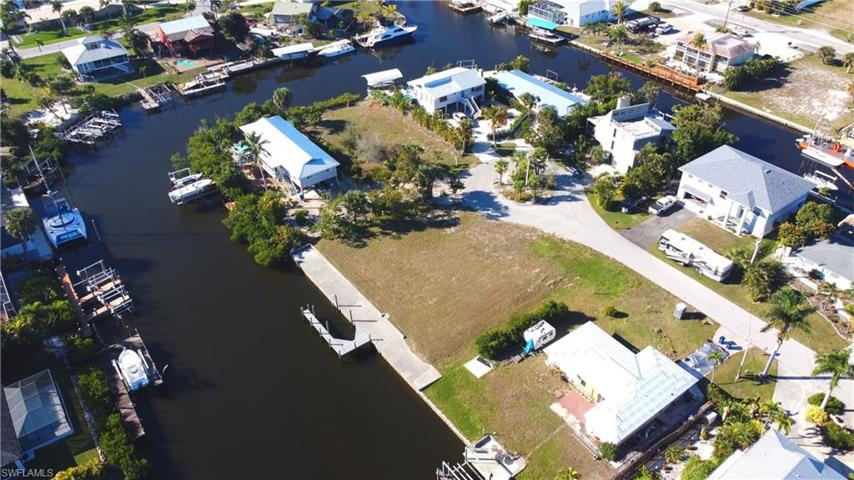 3210 Stabile RD, ST. JAMES CITY FL 33956