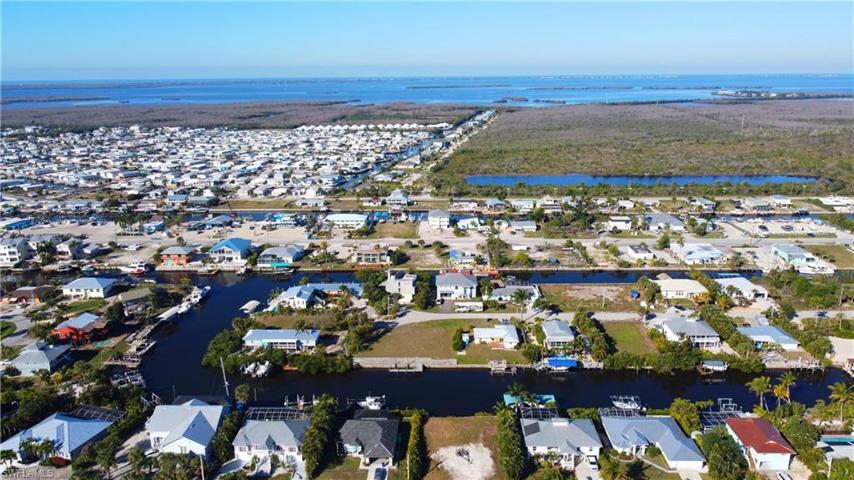 3210 Stabile RD, ST. JAMES CITY FL 33956