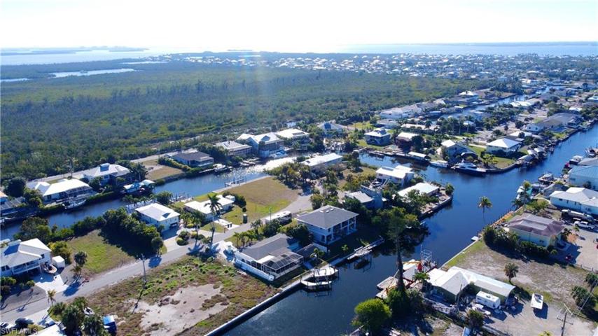 3210 Stabile RD, ST. JAMES CITY FL 33956