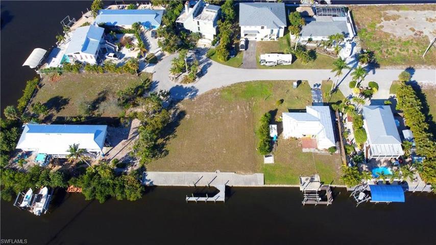 3210 Stabile RD, ST. JAMES CITY FL 33956
