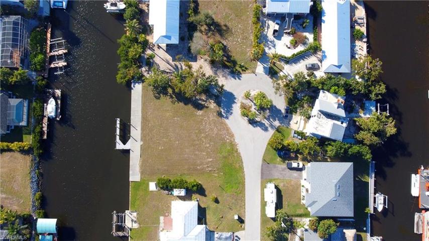 3210 Stabile RD, ST. JAMES CITY FL 33956