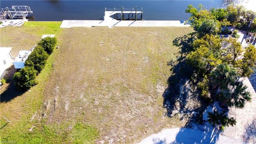 3210 Stabile RD, ST. JAMES CITY FL 33956