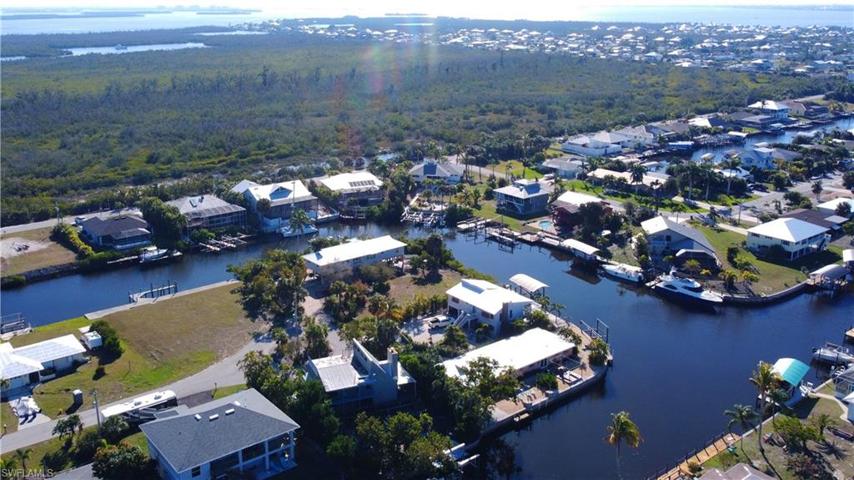 3210 Stabile RD, ST. JAMES CITY FL 33956