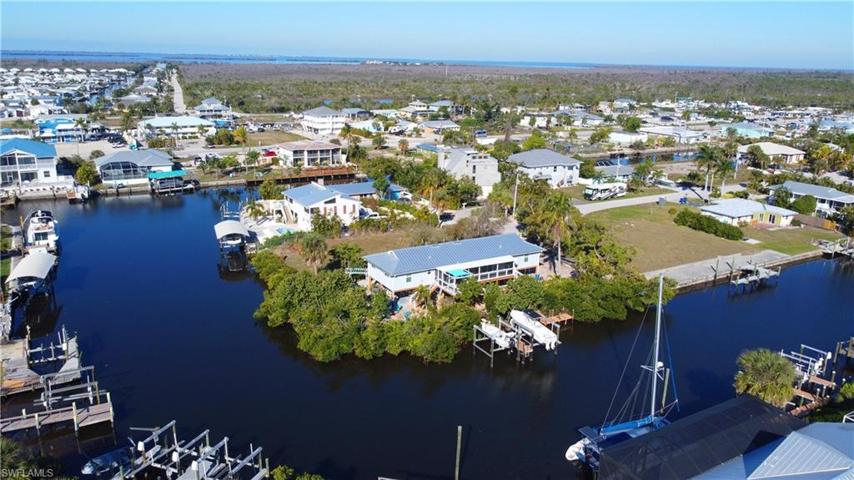 3210 Stabile RD, ST. JAMES CITY FL 33956