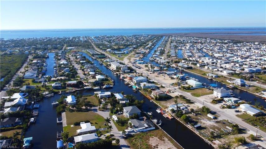 3210 Stabile RD, ST. JAMES CITY FL 33956