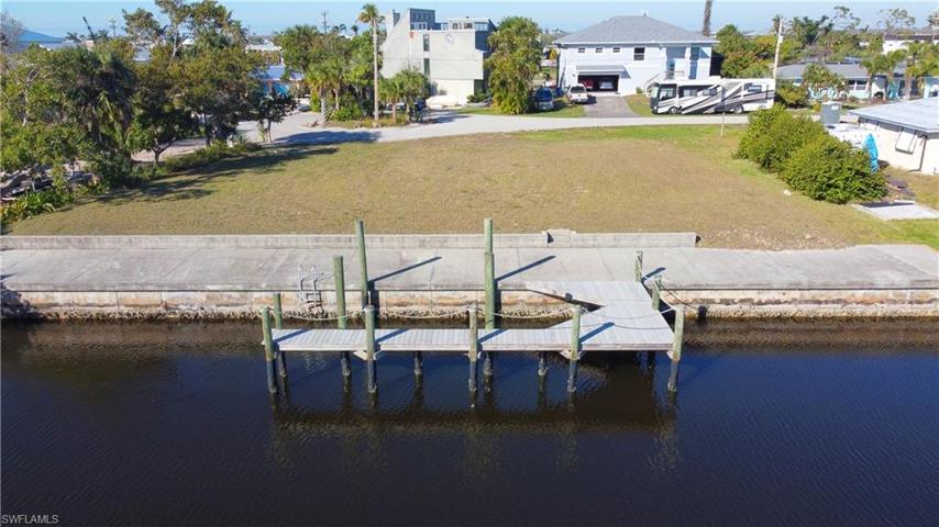 3210 Stabile RD, ST. JAMES CITY FL 33956