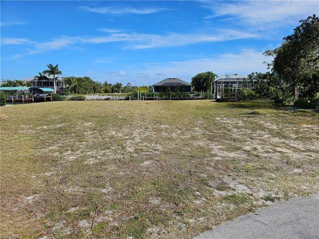 3210 Stabile RD, ST. JAMES CITY FL 33956