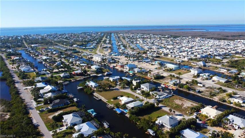 3210 Stabile RD, ST. JAMES CITY FL 33956