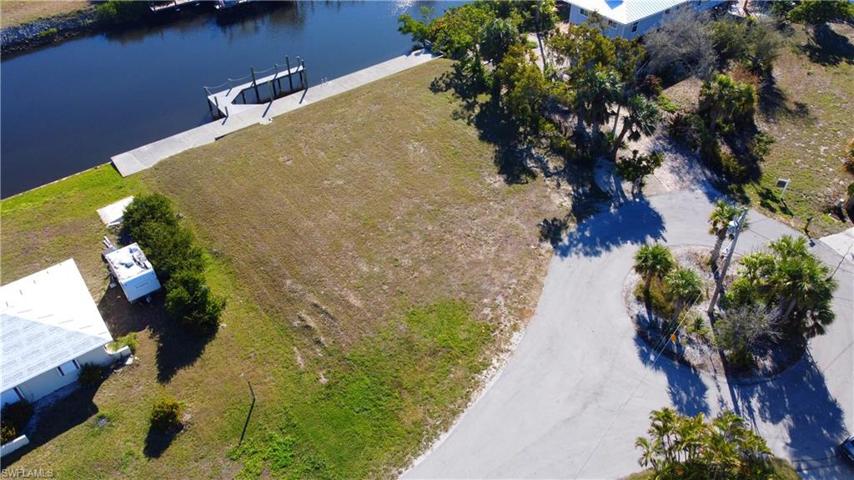 3210 Stabile RD, ST. JAMES CITY FL 33956