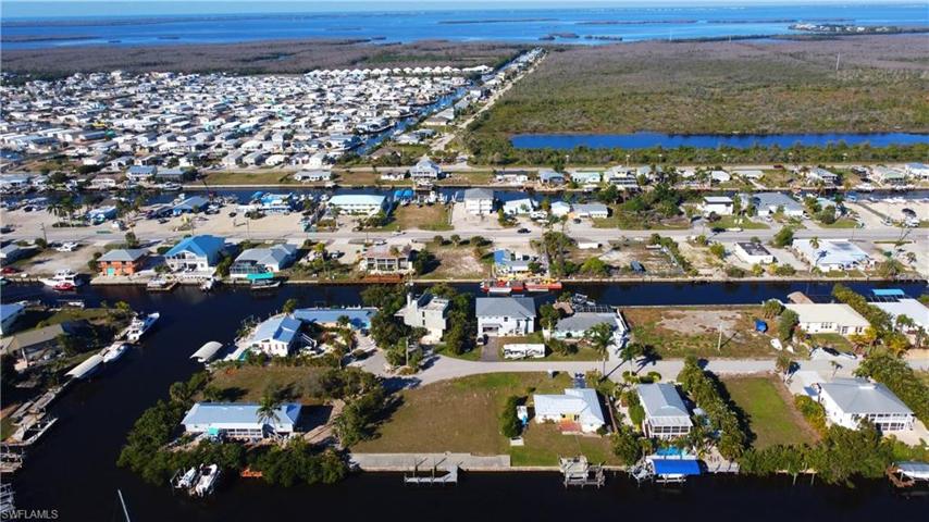 3210 Stabile RD, ST. JAMES CITY FL 33956