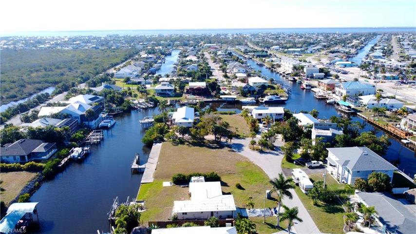 3210 Stabile RD, ST. JAMES CITY FL 33956