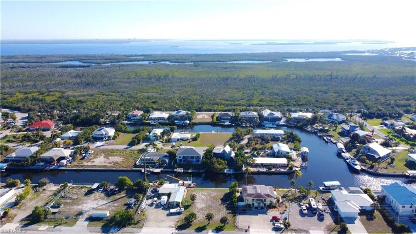 3210 Stabile RD, ST. JAMES CITY FL 33956
