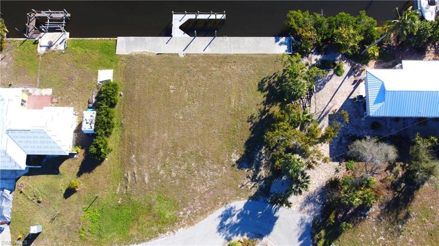 3210 Stabile RD, ST. JAMES CITY FL 33956
