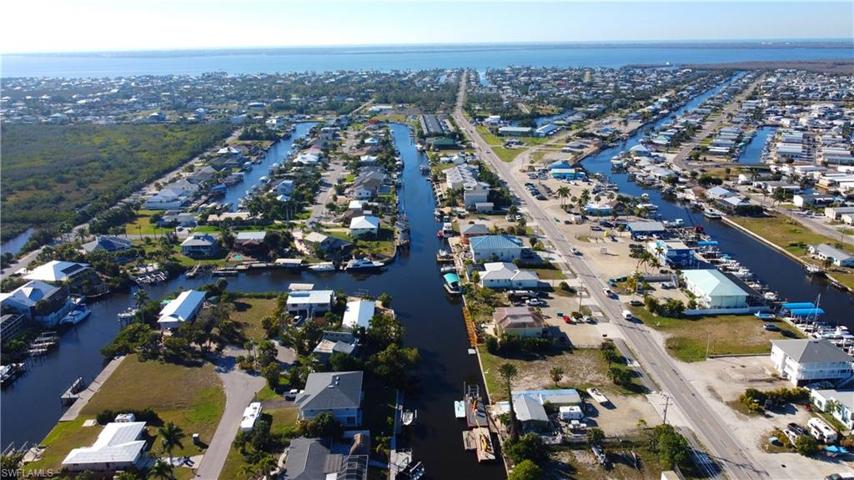 3210 Stabile RD, ST. JAMES CITY FL 33956