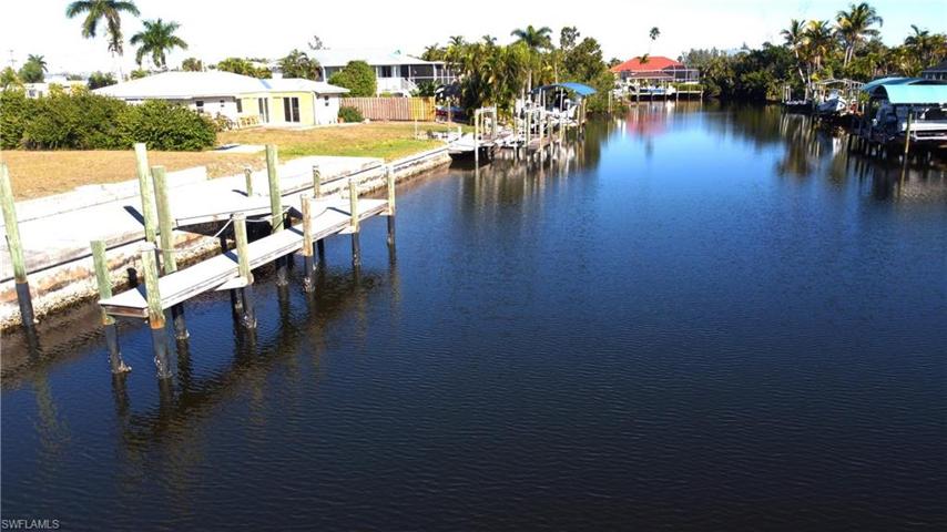 3210 Stabile RD, ST. JAMES CITY FL 33956