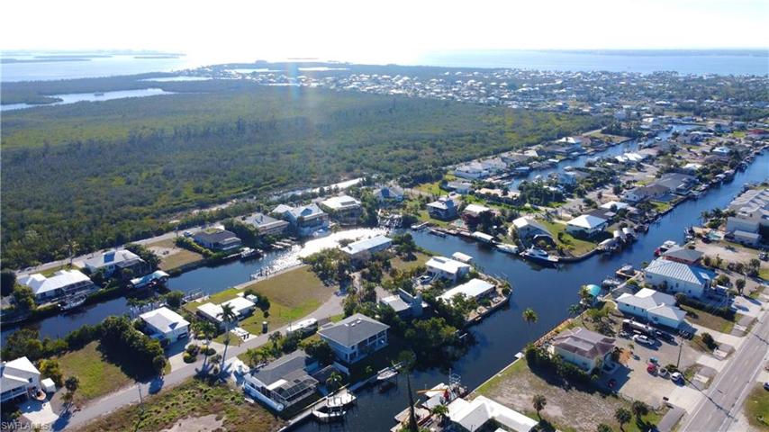 3210 Stabile RD, ST. JAMES CITY FL 33956