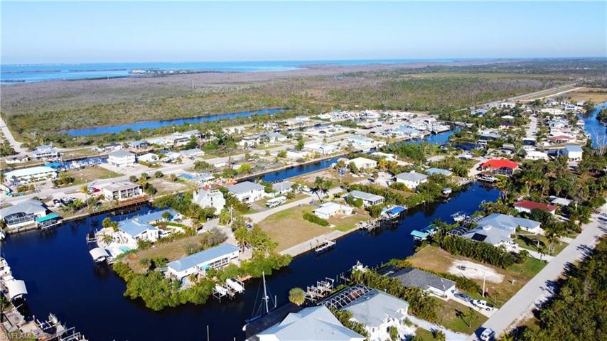3210 Stabile RD, ST. JAMES CITY FL 33956