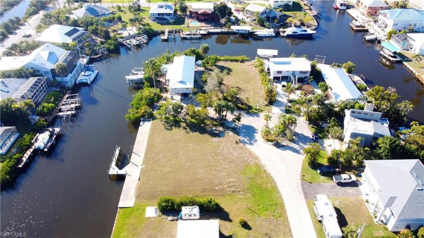 3210 Stabile RD, ST. JAMES CITY FL 33956