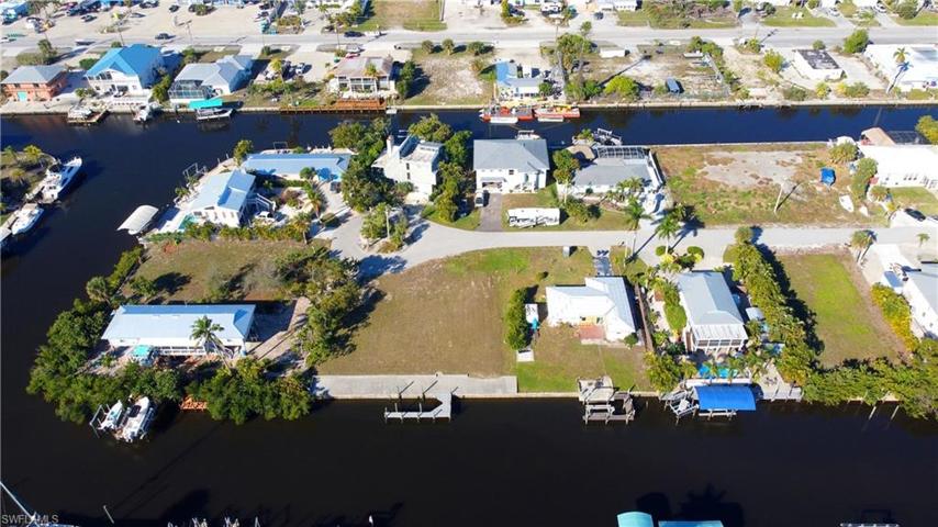 3210 Stabile RD, ST. JAMES CITY FL 33956