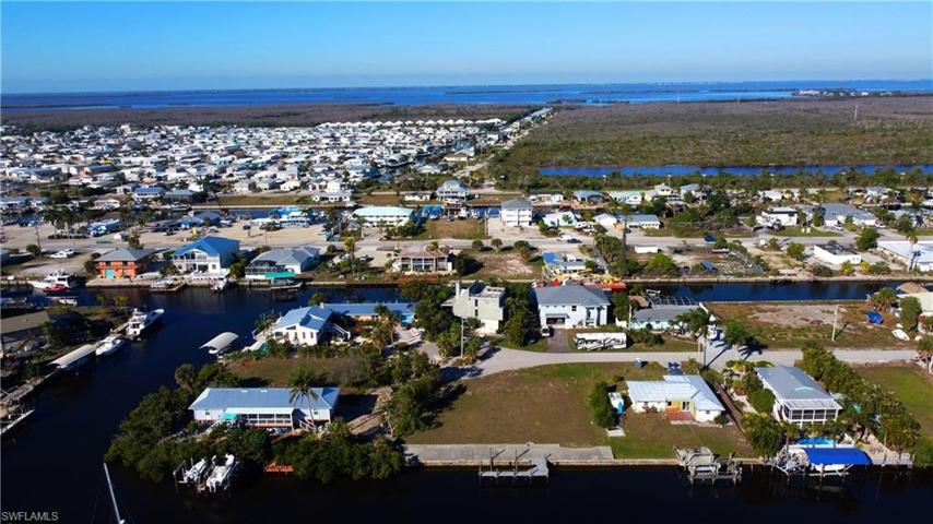 3210 Stabile RD, ST. JAMES CITY FL 33956