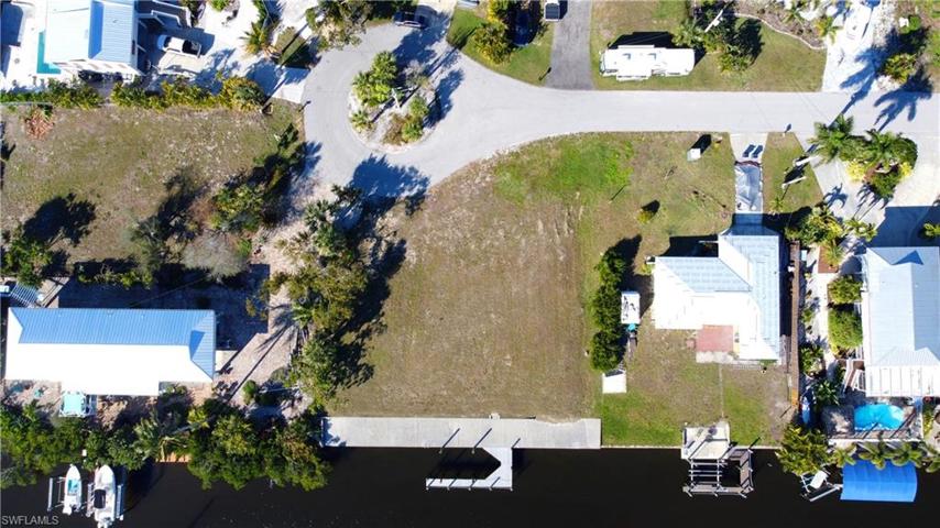 3210 Stabile RD, ST. JAMES CITY FL 33956