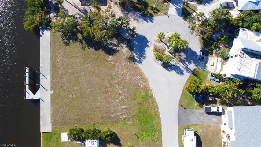 3210 Stabile RD, ST. JAMES CITY FL 33956