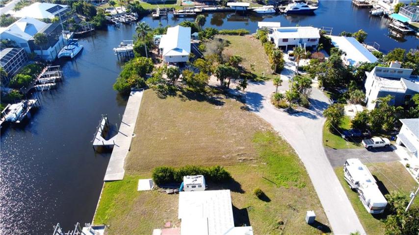 3210 Stabile RD, ST. JAMES CITY FL 33956