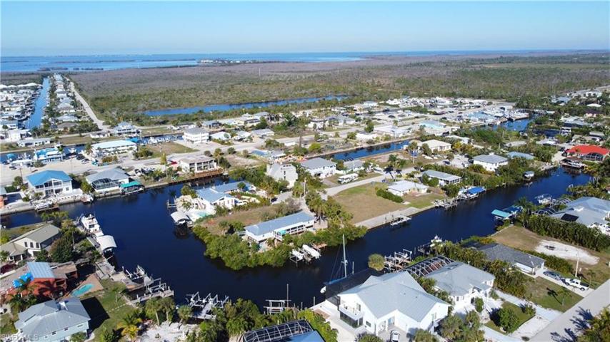 3210 Stabile RD, ST. JAMES CITY FL 33956