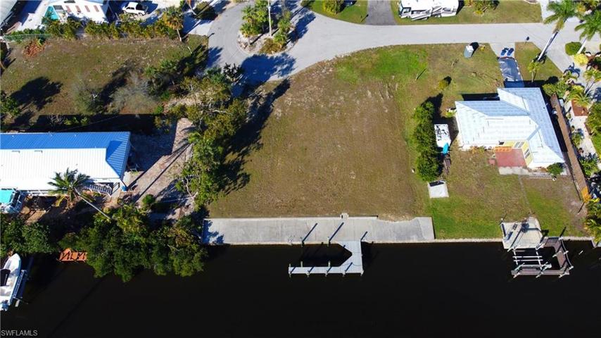 3210 Stabile RD, ST. JAMES CITY FL 33956