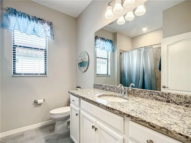 Bathroom 2 with shower/tub combo