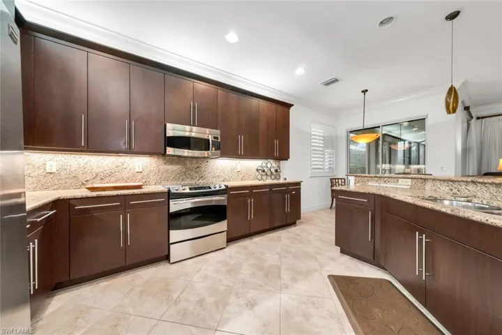 6628  Marbella  DR, Naples, FL 34105
