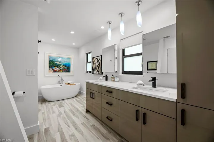 Updated Master bath w/dual sinks