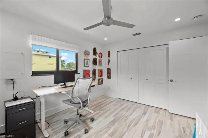 2nd guest bedroom w/closet