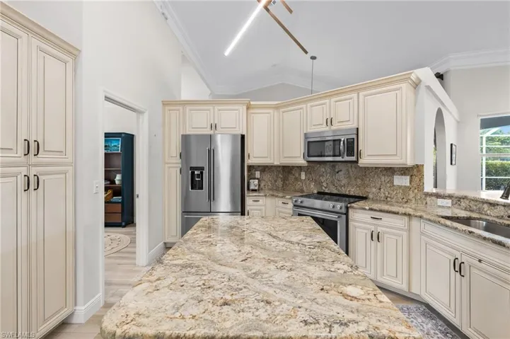 2640  White Cedar  LN, Naples, FL 34109