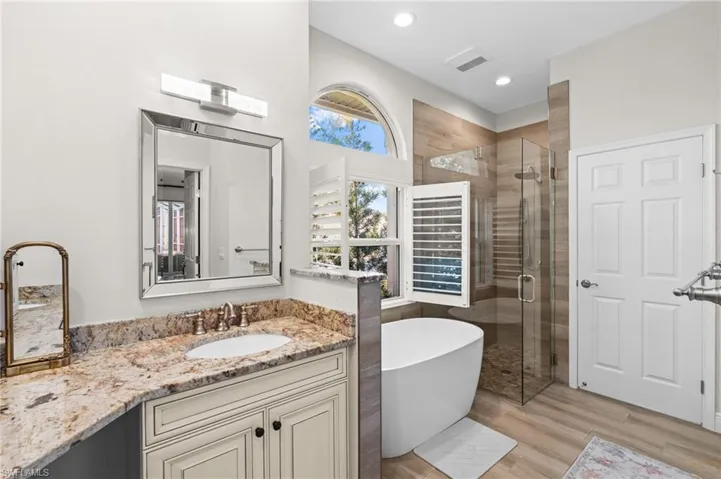 2640  White Cedar  LN, Naples, FL 34109