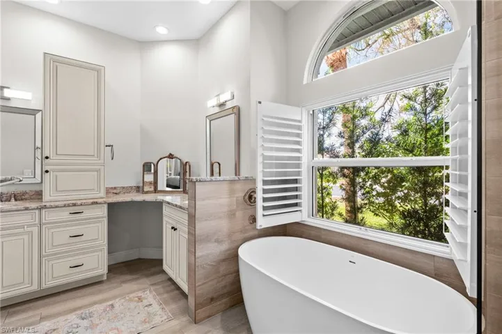 2640  White Cedar  LN, Naples, FL 34109
