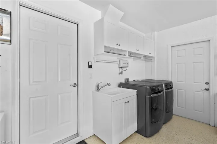 2640  White Cedar  LN, Naples, FL 34109
