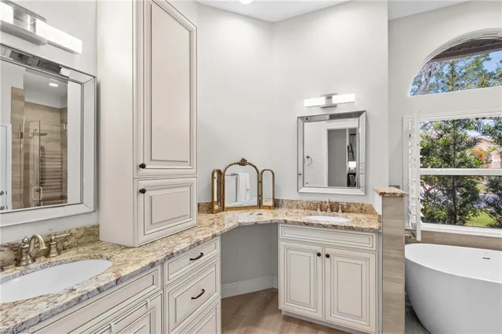 2640  White Cedar  LN, Naples, FL 34109