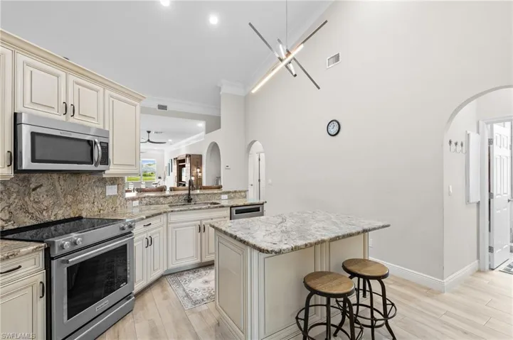 2640  White Cedar  LN, Naples, FL 34109