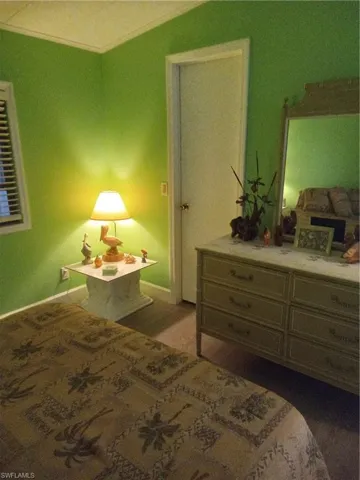 Guest bedrm w/walk-in closet