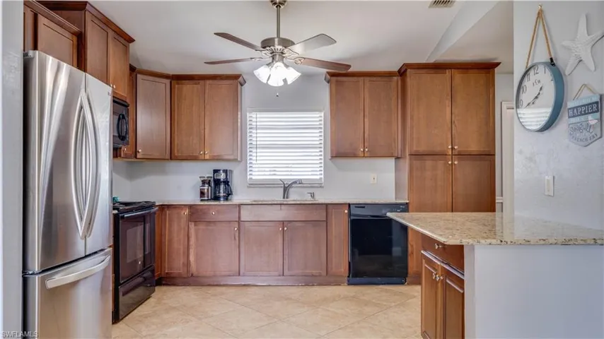 914 SE 28th  TER, Cape Coral, FL 33904