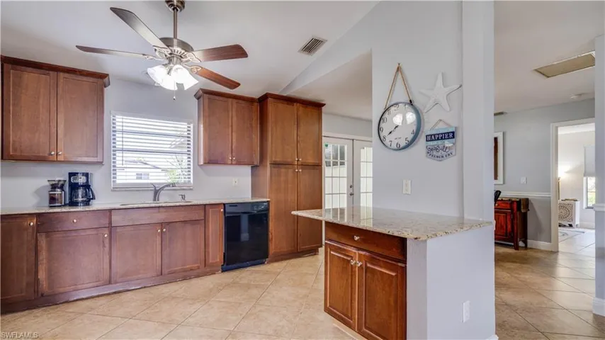 914 SE 28th  TER, Cape Coral, FL 33904