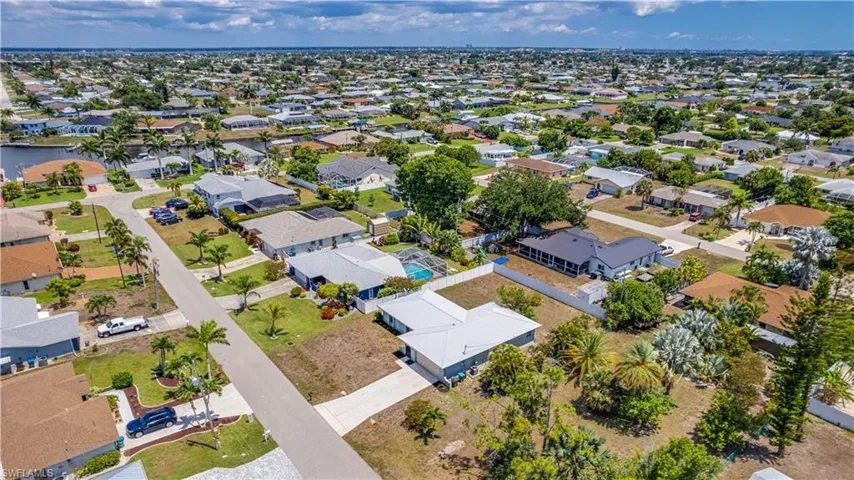 914 SE 28th  TER, Cape Coral, FL 33904