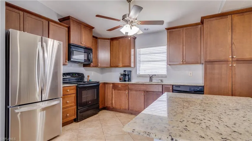 914 SE 28th  TER, Cape Coral, FL 33904