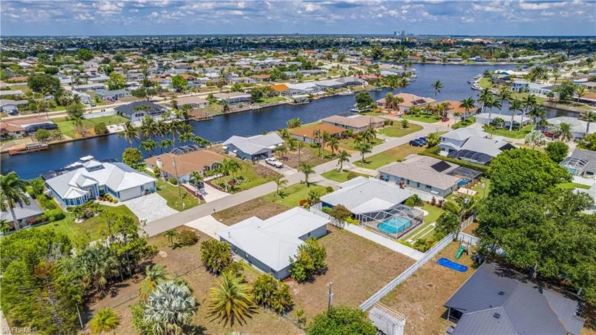 914 SE 28th  TER, Cape Coral, FL 33904