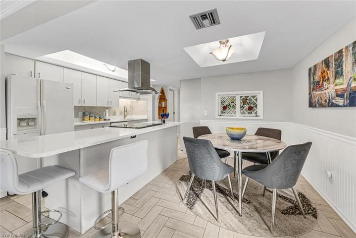 Dining & Breakfast Counter