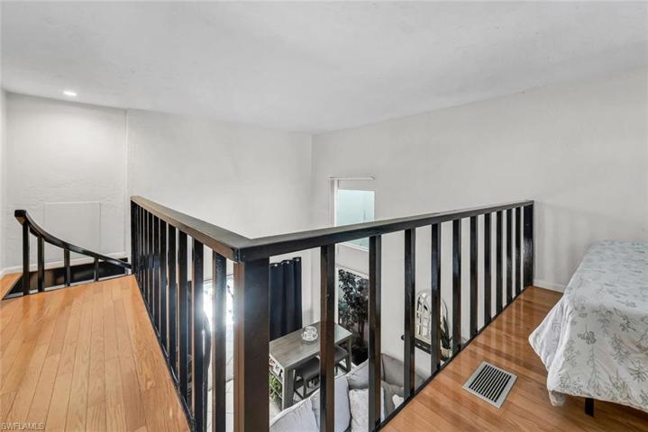 East Side Loft/Den