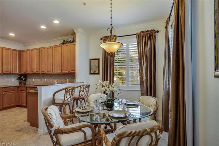 10610  Smokehouse Bay  DR, Naples, FL 34120