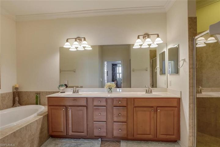 10610  Smokehouse Bay  DR, Naples, FL 34120