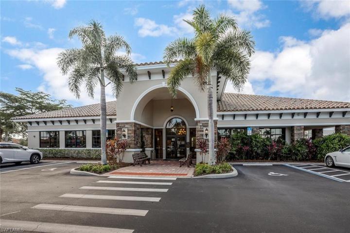 10610  Smokehouse Bay  DR, Naples, FL 34120
